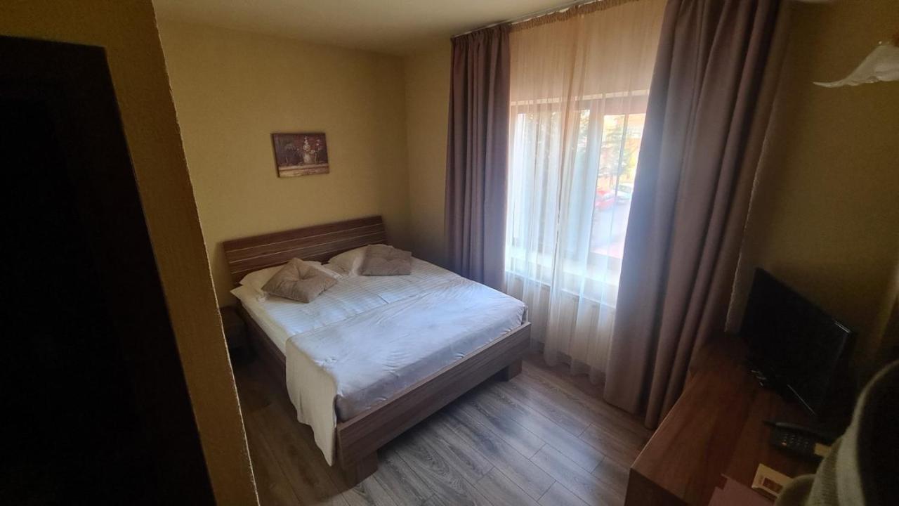 Hotel Gema Braşov Exteriör bild