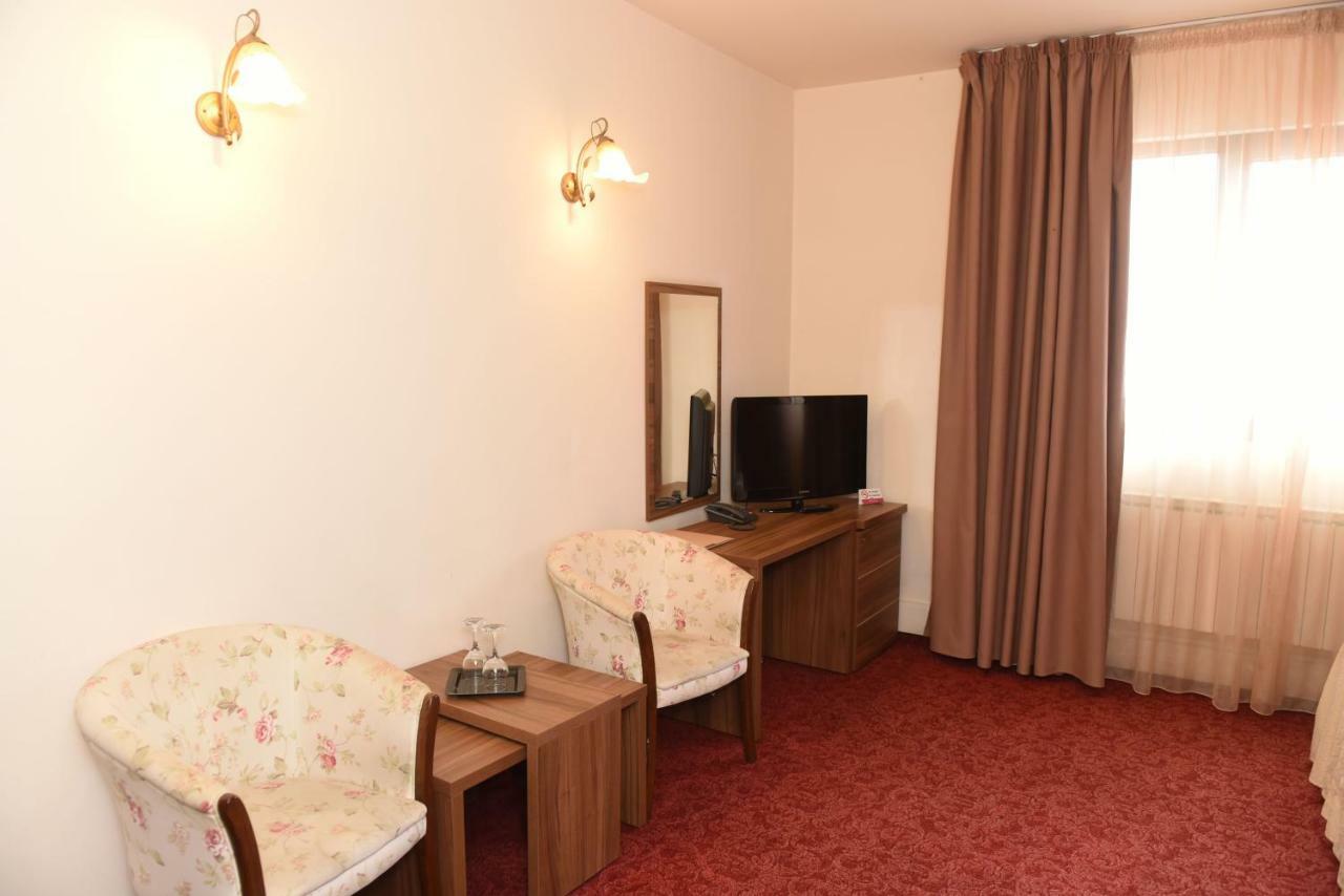 Hotel Gema Braşov Exteriör bild