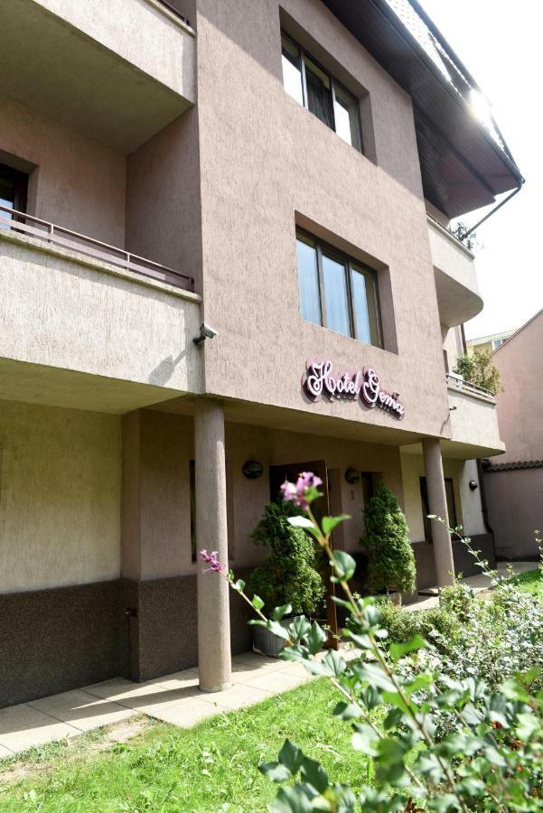 Hotel Gema Braşov Exteriör bild