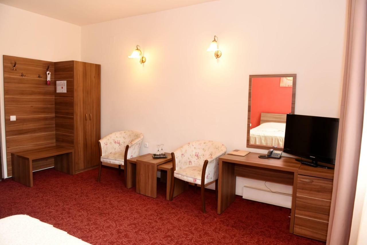 Hotel Gema Braşov Exteriör bild