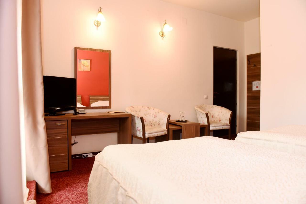 Hotel Gema Braşov Exteriör bild