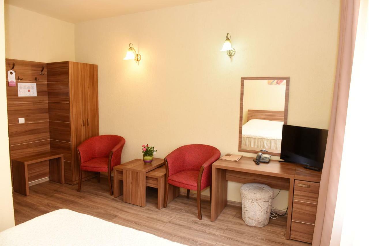 Hotel Gema Braşov Exteriör bild